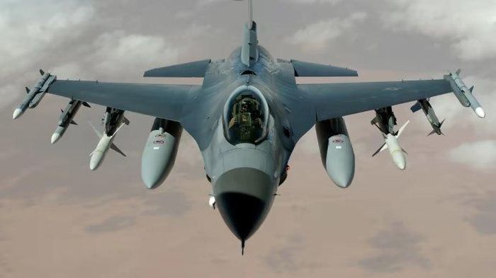 Hà Lan gửi thêm sáu máy bay chiến đấu F-16 tới Ukraine