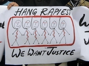 Lại xảy ra vụ hãm hiếp tập thể trên xe bus ở Ấn Độ