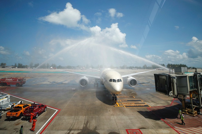 Đua bay thẳng Việt - Mỹ nóng trở lại giữa dịch bệnh