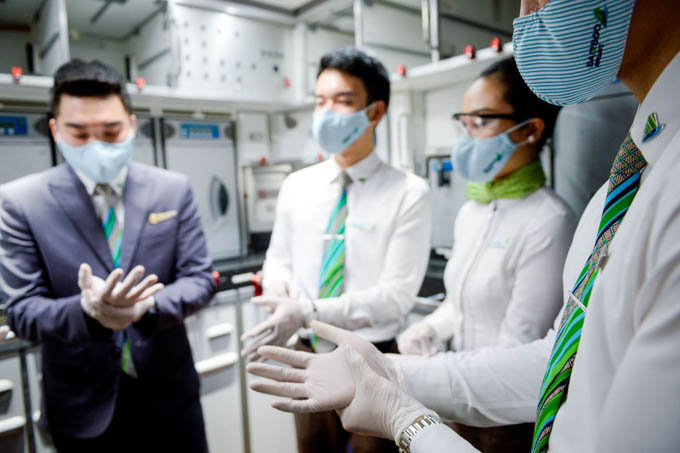 Hàng không từ chối vận chuyển hành khách có thân nhiệt trên 37,5 độ C