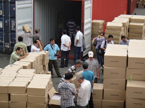 Phát hiện 'tổng kho hàng lậu' tiếp giáp sân bay Tân Sơn Nhất