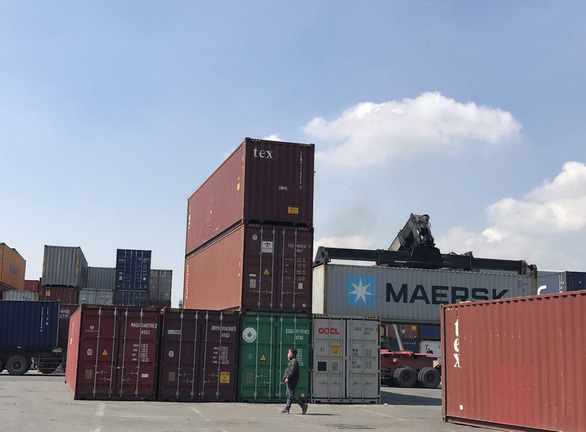 Doanh nghiệp 'kêu trời' vì hàng quá cảnh bị hải quan 'khui' kiểm tra thủ công