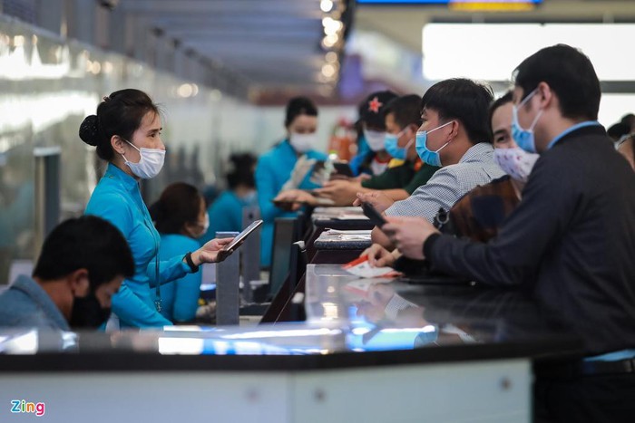 Hành khách từ các chuyến bay thương mại đến Việt Nam cách ly thế nào, thời gian bao lâu?