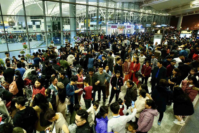 Tránh mua vé máy bay Tết quá cao, nhiều khách chọn bay ''lệch'' cao điểm