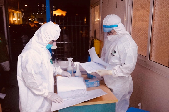 Hà Nội ghi nhận thêm 1 trường hợp COVID-19, 3 tòa nhà bị phong tỏa