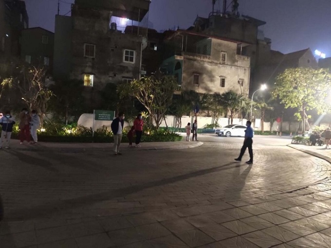 Nhiều nhà cao tầng ở Hà Nội rung lắc sau dư chấn động đất