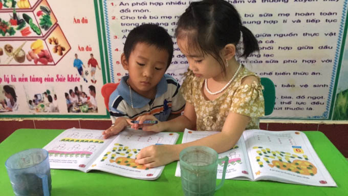 Hà Nội: Trường chưa mở, nở rộ dịch vụ nhóm trông trẻ tại nhà, phụ huynh 'tặc lưỡi' để đi làm
