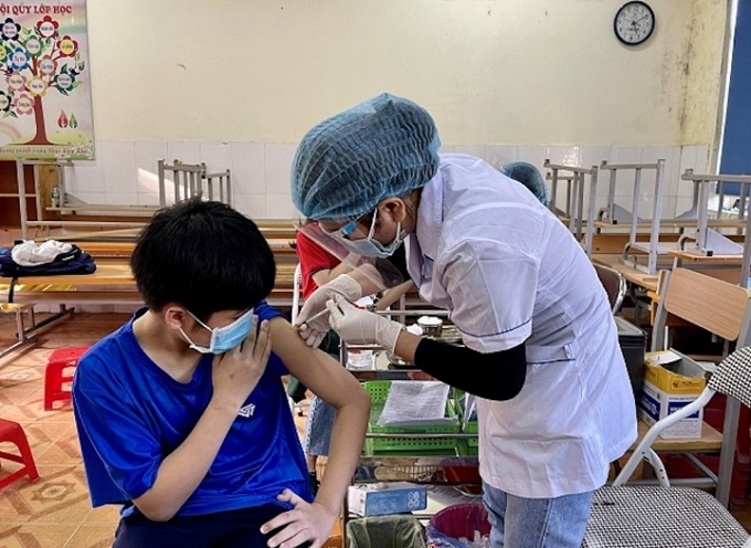 Hà Nội: Học sinh lớp 12 dương tính SARS-CoV-2 từng đến trường tiêm vaccine