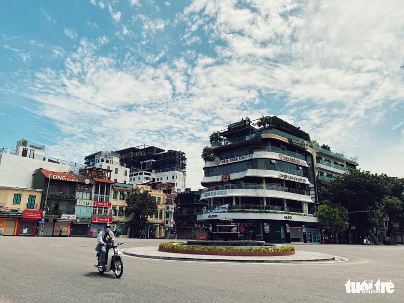 Hà Nội: Người dân chỉ ra khỏi nhà khi thực sự cần thiết