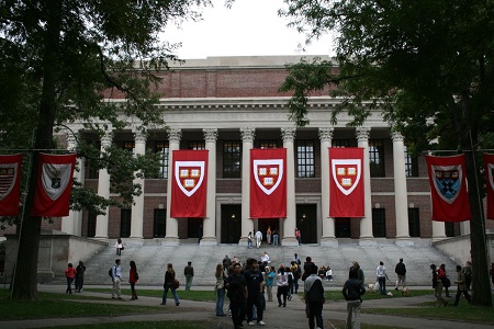 Đại học Harvard rúng động vì bê bối gian lận thi cử lịch sử