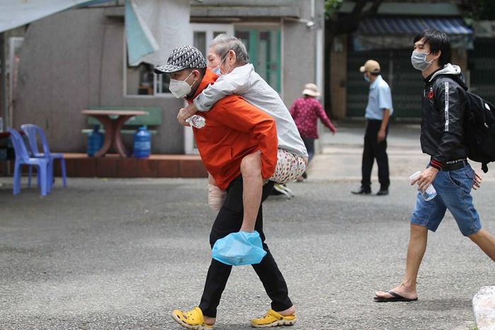 TP HCM: Đưa người dân ở nhà lụp xụp, ven kênh về nơi ở mới an toàn