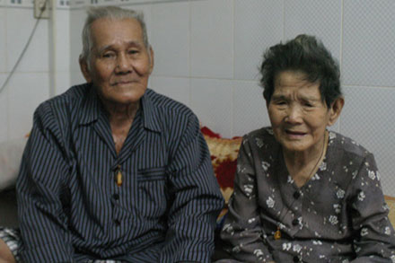 Hết tiền, hết sạch người thân