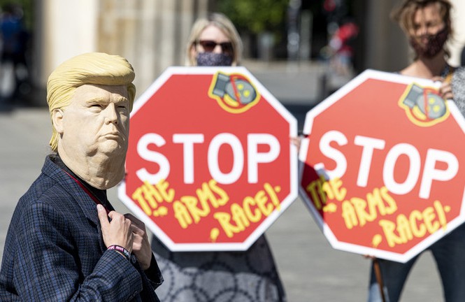 Chủ tịch Hạ viện tìm cách giữ 'nút hạt nhân' xa Tổng thống Trump
