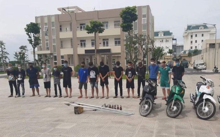 Công an Hà Nội ngăn chặn một vụ hỗn chiến bằng ''bom xăng''