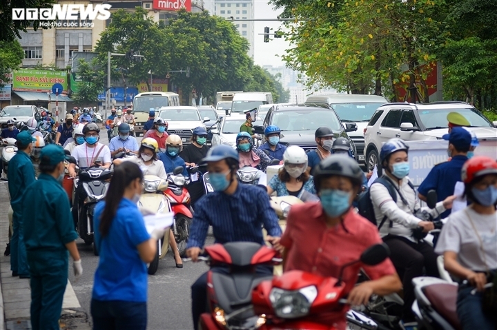 Công an Hà Nội cần kiểm tra ngẫu nhiên, tìm người ra đường không chính đáng