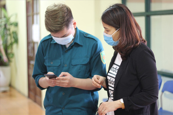 Hà Nội tăng cường quét mã QR để kiểm soát thông tin người ra vào cơ quan, đơn vị