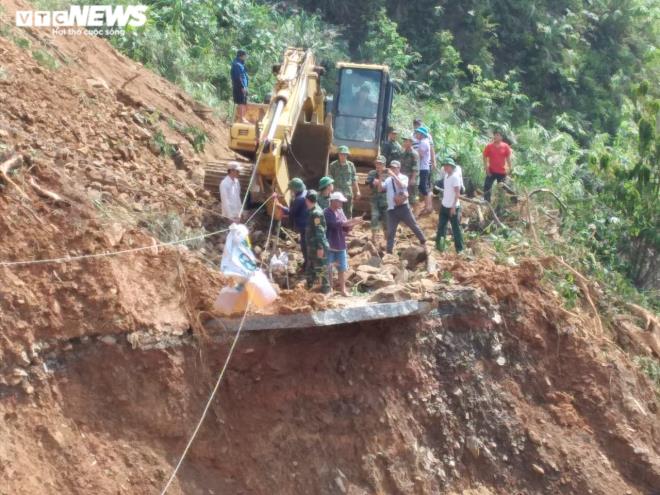 Xót xa hình ảnh hoang tàn, bị cô lập sau lũ lụt của 2 xã nghèo ở Quảng Trị