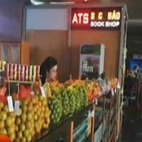 Hoa quả Trung Quốc đội lốt hàng Việt tại sân bay Nội Bài