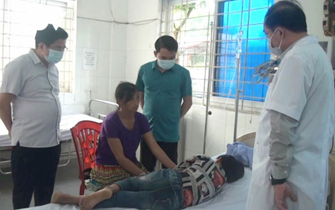 Gần 60 học sinh nhập viện sau bữa ăn tại trường