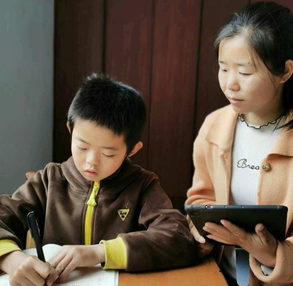 Quan sát nhiều thế hệ học sinh, thầy giáo nhận ra: Những em về sau kiếm được nhiều tiền đều có 4 đặc điểm này!