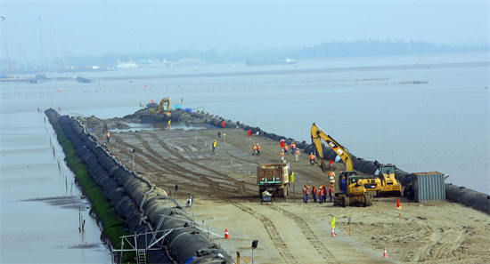 Xây cầu vượt biển dài nhất Việt Nam