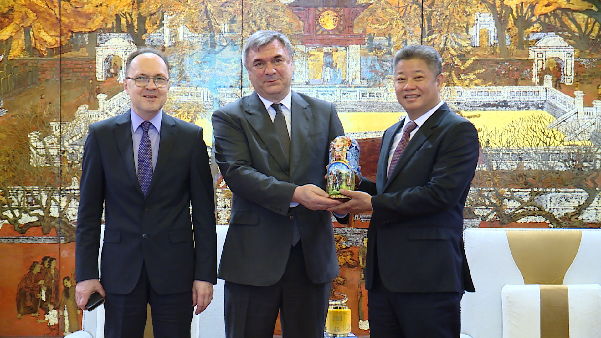 Triển khai thỏa thuận hợp tác giữa Hà Nội và Saint Petersburg