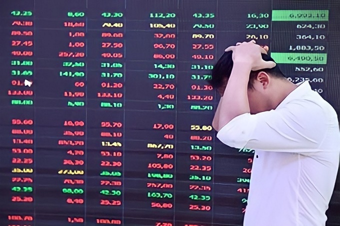Hệ thống HoSE bất ngờ 'đơ' 20 phút, nhà đầu tư tá hỏa nhìn tiền lãi bốc hơi