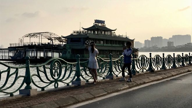 Hàng loạt phụ nữ ngoại quốc bị sàm sỡ ở hồ Tây: Triệu tập nhiều đối tượng