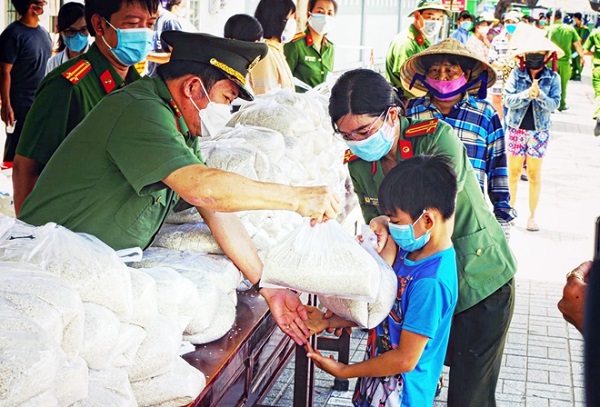 Hà Nội hỗ trợ tỉnh Bình Dương 15 tỷ đồng để bảo đảm an sinh xã hội