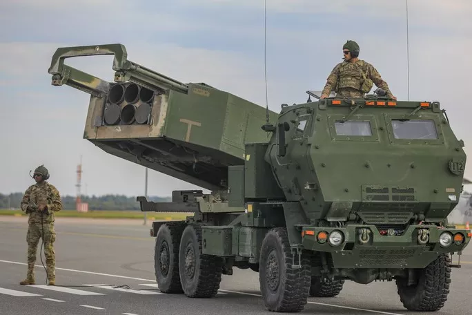 Mỹ tiếp tế ''hỏa thần'' HIMARS, Ukraine đưa ra đề nghị đặc biệt