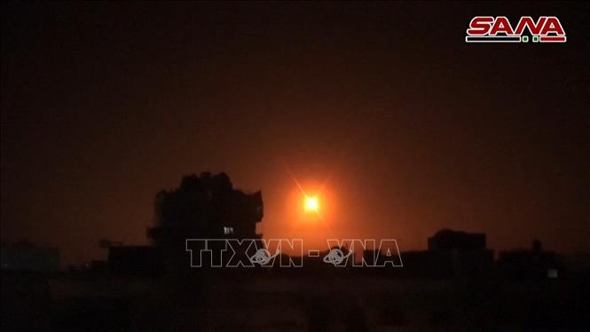 Israel không kích ngoại ô thủ đô Damascus