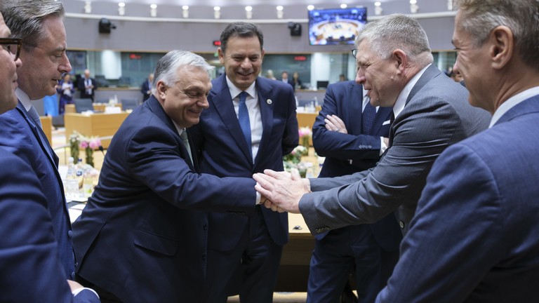 Gói trừng phạt Nga thứ 18 bị trì hoãn: Hungary và Slovakia cản bước EU tại Brussels