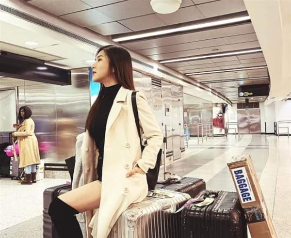 Hương Tràm bị móc túi, mất toàn bộ tiền và giấy tờ trên đất Mỹ