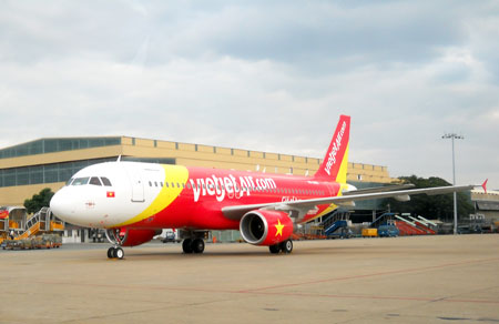 Vietjet Air đình chỉ tổ bay hạ cánh nhầm đường băng