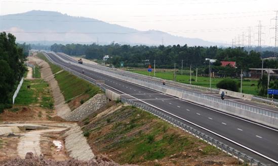 Ngắm cao tốc hơn 1,6 tỉ USD chạy 120km/giờ đầu tiên ở miền Trung