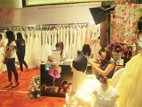 Ham dịch vụ cưới giá “khuyến mại”, cô dâu hóa... Bạch cốt tinh