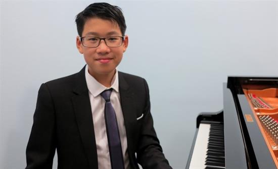 Nam sinh Việt biểu diễn cùng dàn nhạc của tổng thống Nga