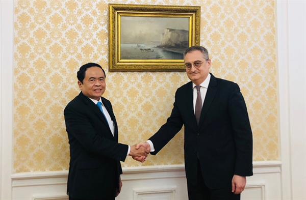 Tạo điều kiện thuận lợi cho cộng đồng người Việt tại Nga