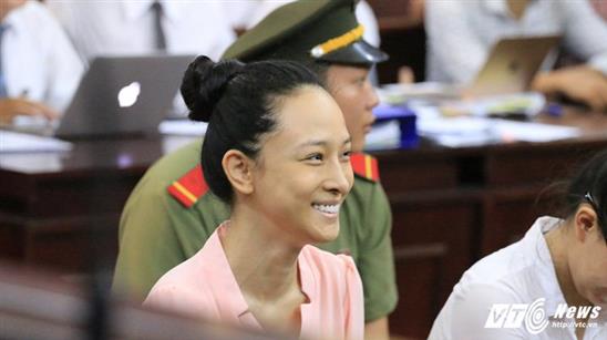 Video: Bị cáo Phương Nga khai bị điều tra viên dọa treo 1 tay, bắt đứng trên một ngón chân