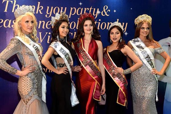 5 người đẹp Nga gây bất ngờ khi đến TP.HCM và Nha Trang