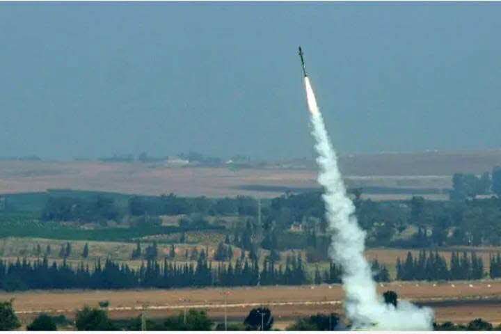 Iran tuyên bố sẵn sàng dừng tấn công, Yemen phóng tên lửa tấn công Israel