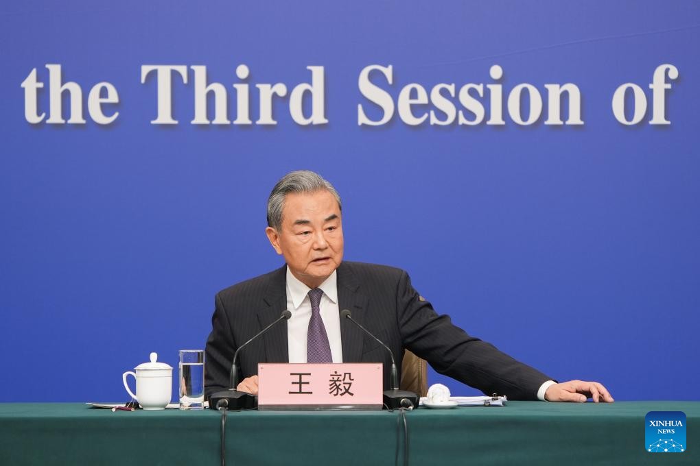 Bộ trưởng Ngoại giao Trung Quốc bình luận cứng rắn về chính sách thuế quan của Mỹ