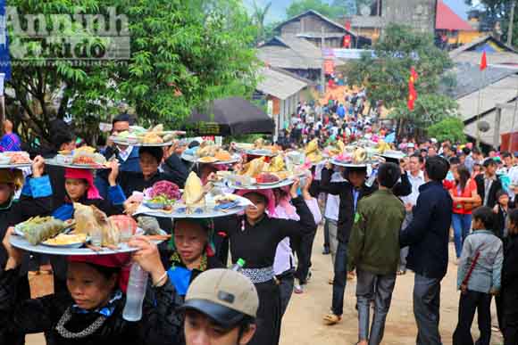 Đêm nay, Khau Vai - chợ 