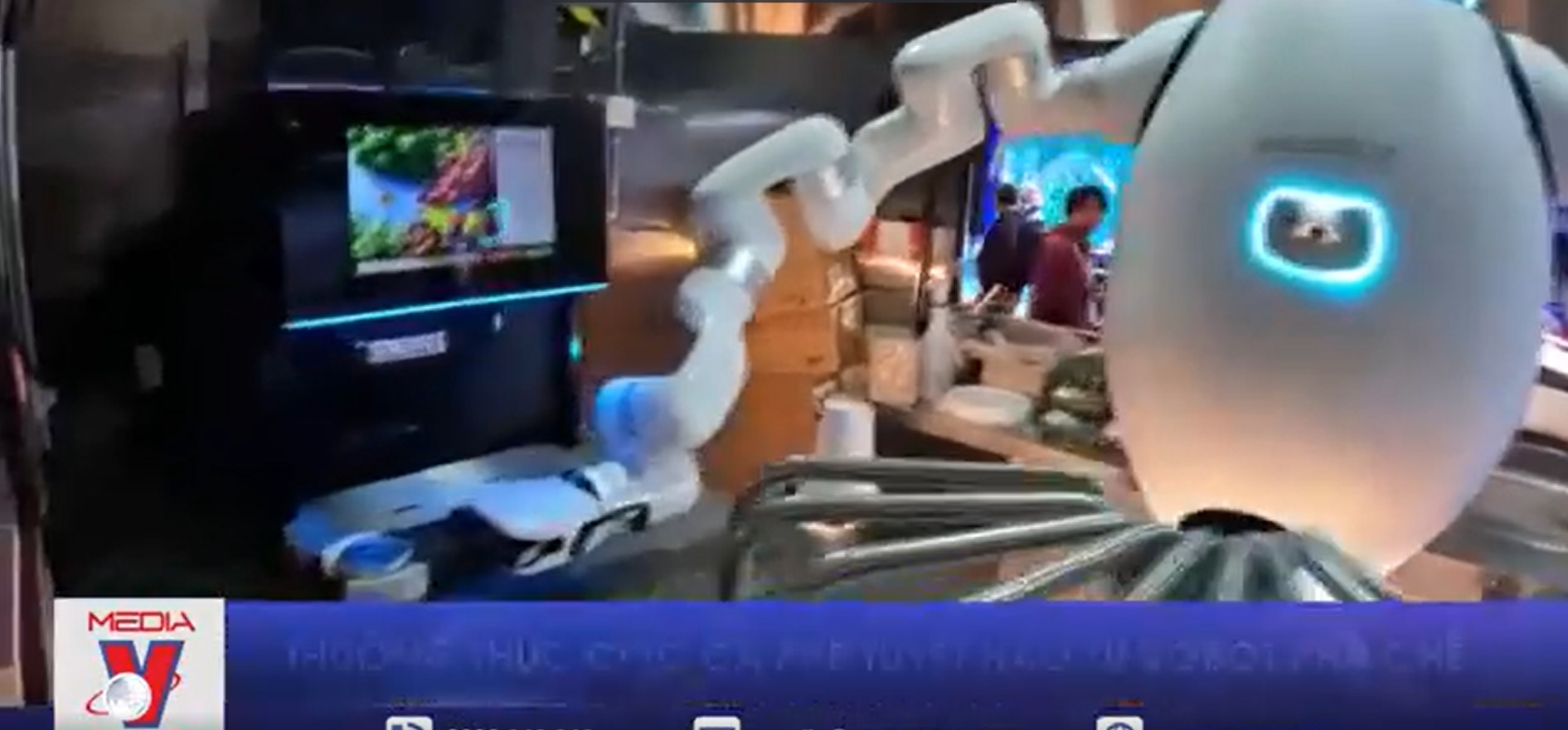 Thưởng thức cốc cà phê tuyệt hảo từ robot pha chế