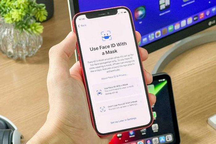 iOS 15.4 ra mắt sớm, hỗ trợ mở khóa với khẩu trang