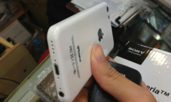 iPhone giá rẻ và iPhone 5S sẽ đồng ra mắt ngày 18/9