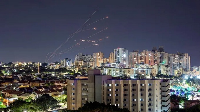 Chính quyền Palestine kêu gọi Liên đoàn Arab họp khẩn cấp, Israel tăng quân tiếp viện