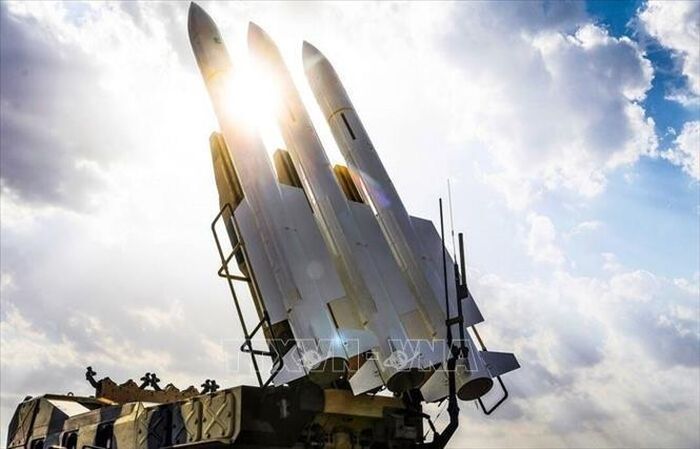 Iran ra mắt hệ thống phòng không mới