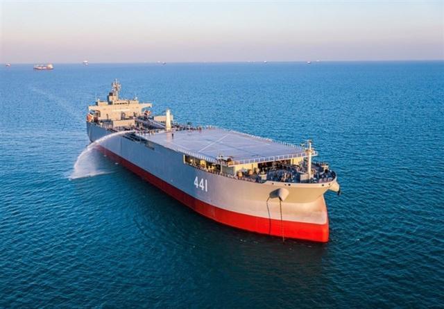 Khám phá tàu chiến ''khủng'' của Iran lớn hơn tàu sân bay Mỹ