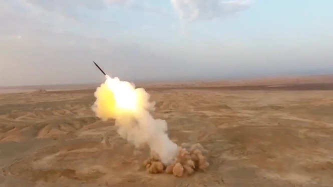 Chưa từng có trên thế giới: Iran phóng tên lửa đạn đạo từ sâu trong lòng đất